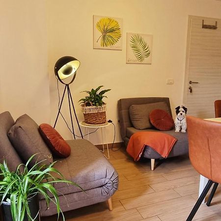 Apartment In The Smallest Town In The World Hum Exterior photo