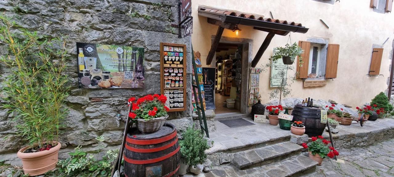 Apartment In The Smallest Town In The World Hum Exterior photo