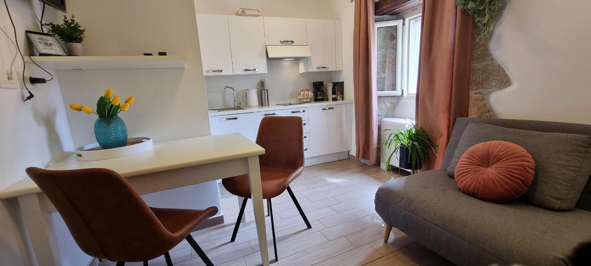 Apartment In The Smallest Town In The World Hum Exterior photo